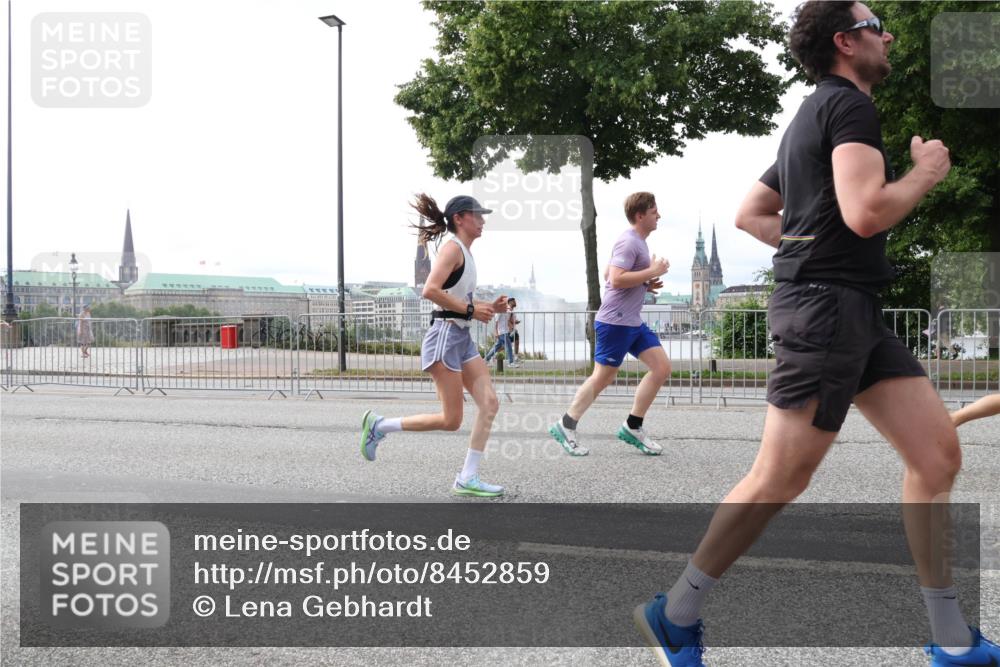 29.06.2025 - hella hamburg halbmarathon Lena Gebhardt http://msf.ph/oto/8452859 29.06.2025 10:31:04 Lombardsbrücke 1059, 1292, 1472, 1773, 1979, 2097, 2268, 2414, 2505, 2569, 2914, 3131, 3281, 4198, 4561, 4817, 5437, 5943, 6057, 6195, 6556, 6620, 6787, 7071, 7120, 7351, 7604, 8050, 8072, 8073, 8757, 9576, 9830, 10111, 10989, 11981, 11984, 11988, 12384, 12627, 14095, 14216, 14349, 14803, 15299, 15466, 15589, 15725, 16457, 16791, 17224, 17463, 17509, 17587, 17742, 17966, 18362, 18795, 18860, 19052, 19226 meine-sportfotos.de