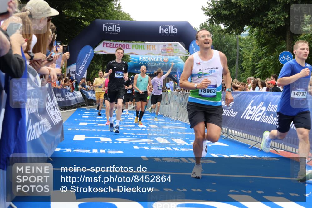 29.06.2025 - hella hamburg halbmarathon Strokosch-Dieckow http://msf.ph/oto/8452864 29.06.2025 10:48:16 Ziel 1537, 1914, 5129, 5528, 6923, 7367, 7599, 8216, 8916, 9770, 11211, 11467, 12685, 14192, 14797, 14814, 15590, 15629, 15735, 15973, 15981, 17745, 17982, 18963, 19127 meine-sportfotos.de