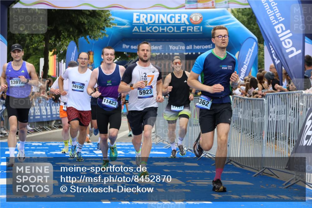 29.06.2025 - hella hamburg halbmarathon Strokosch-Dieckow http://msf.ph/oto/8452870 29.06.2025 10:37:09 Ziel 4860, 5003, 5923, 6123, 6458, 7482, 8362, 9178, 10190, 10738, 11120, 11423, 12900, 13972, 15178, 15410, 16992, 17137, 17658, 17726 meine-sportfotos.de