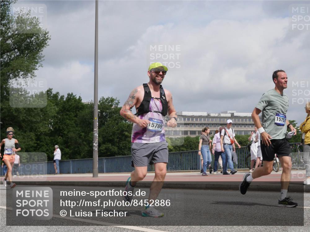 29.06.2025 - hella hamburg halbmarathon Luisa Fischer http://msf.ph/oto/8452886 29.06.2025 10:33:30 Kennedybrücke 7572, 15789, 15757, 2302, 6626, 7517, 9095, 10322 meine-sportfotos.de