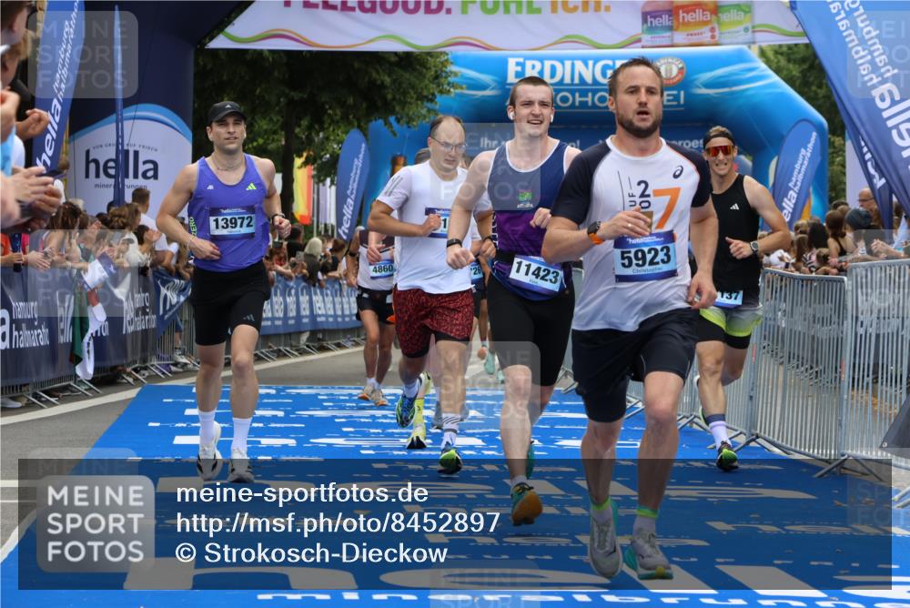 29.06.2025 - hella hamburg halbmarathon Strokosch-Dieckow http://msf.ph/oto/8452897 29.06.2025 10:37:10 Ziel 4860, 5003, 5923, 6458, 7482, 8362, 9178, 10190, 10738, 11120, 11423, 12900, 13972, 15178, 15410, 16992, 17137, 17658, 17726 meine-sportfotos.de