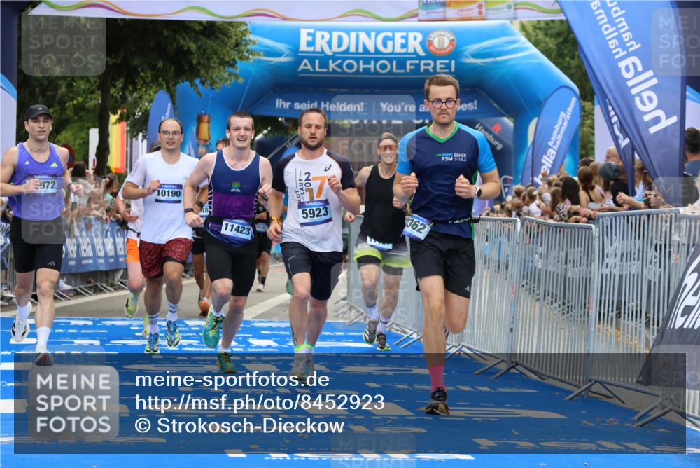 29.06.2025 - hella hamburg halbmarathon Strokosch-Dieckow http://msf.ph/oto/8452923 29.06.2025 10:37:08 Ziel 4860, 5923, 6123, 6458, 7482, 8362, 9178, 10190, 10738, 11120, 11423, 13972, 15178, 15261, 15410, 16992, 17024, 17125, 17137, 17658, 17726 meine-sportfotos.de