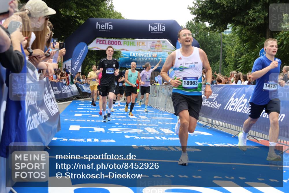 29.06.2025 - hella hamburg halbmarathon Strokosch-Dieckow http://msf.ph/oto/8452926 29.06.2025 10:48:16 Ziel 1537, 1914, 5129, 5528, 6923, 7367, 7599, 8216, 8916, 9770, 11211, 11467, 12685, 14192, 14797, 14814, 15590, 15629, 15735, 15973, 15981, 17745, 17982, 18963, 19127 meine-sportfotos.de