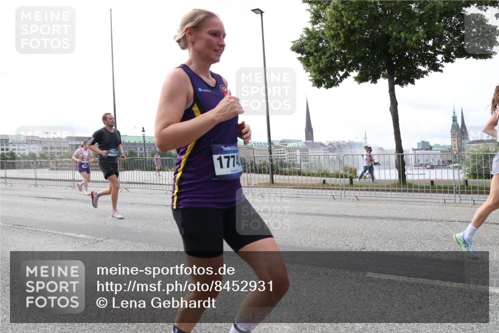 29.06.2025 - hella hamburg halbmarathon Lena Gebhardt http://msf.ph/oto/8452931 29.06.2025 10:31:04 Lombardsbrücke 231, 1774, 1059, 1292, 1472, 1773, 1979, 2097, 2268, 2414, 2505, 2569, 2914, 3131, 3281, 4198, 4561, 4817, 5437, 5943, 6057, 6195, 6556, 6620, 6787, 7071, 7120, 7351, 7604, 8050, 8072, 8073, 8757, 9576, 9830, 10111, 10989, 11981, 11984, 11988, 12384, 12627, 14095, 14216, 14349, 14803, 15299, 15466, 15589, 15725, 16457, 16791, 17224, 17463, 17509, 17587, 17742, 17966, 18362, 18795, 18860, 19052, 19226 meine-sportfotos.de