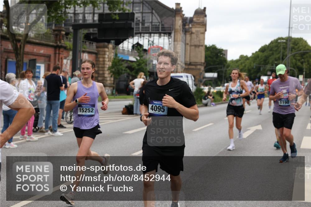 29.06.2025 - hella hamburg halbmarathon Yannick Fuchs http://msf.ph/oto/8452944 29.06.2025 10:56:00 20KM 1128, 1135, 1138, 1147, 1190, 3097, 3921, 4095, 4859, 5547, 6580, 6815, 8154, 9131, 9297, 9718, 9928, 10194, 10746, 10797, 11968, 12567, 13699, 13958, 14574, 15252, 15291, 15539, 15686, 15859, 15908, 16292, 17532, 17939, 18000, 18551, 18799, 18808, 18919 meine-sportfotos.de