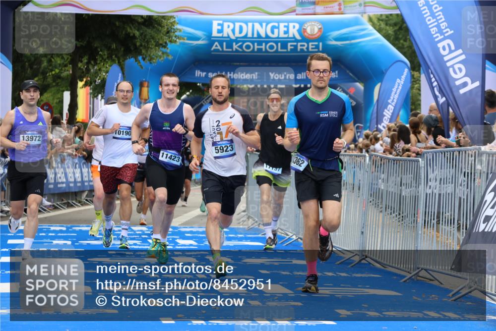 29.06.2025 - hella hamburg halbmarathon Strokosch-Dieckow http://msf.ph/oto/8452951 29.06.2025 10:37:09 Ziel 4860, 5003, 5923, 6123, 6458, 7482, 8362, 9178, 10190, 10738, 11120, 11423, 12900, 13972, 15178, 15410, 16992, 17137, 17658, 17726 meine-sportfotos.de