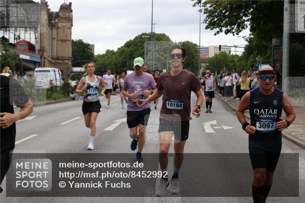 29.06.2025 - hella hamburg halbmarathon Yannick Fuchs http://msf.ph/oto/8452992 29.06.2025 10:56:01 20KM 1128, 1135, 1138, 1147, 1190, 3097, 3921, 4095, 4859, 5547, 6580, 6815, 7658, 8154, 9131, 9297, 9718, 9928, 10194, 10797, 11968, 12567, 13699, 13958, 14574, 15252, 15291, 15539, 15686, 15859, 15908, 16292, 17532, 17939, 18000, 18551, 18599, 18799, 18808, 18919 meine-sportfotos.de