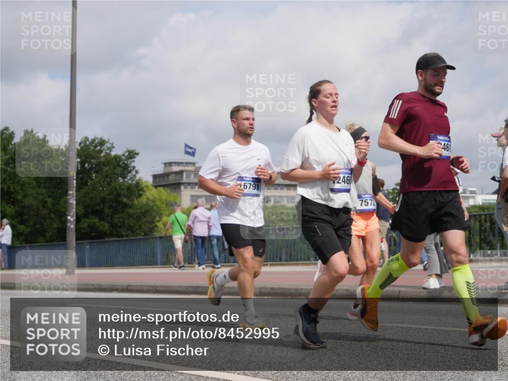 29.06.2025 - hella hamburg halbmarathon Luisa Fischer http://msf.ph/oto/8452995 29.06.2025 10:33:33 Kennedybrücke 6791, 2460, 7572, 461, 2302, 6556, 7517, 9095 meine-sportfotos.de