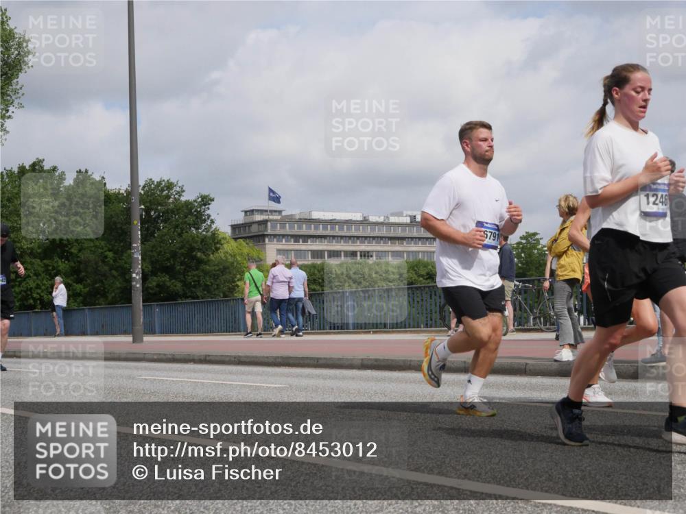 29.06.2025 - hella hamburg halbmarathon Luisa Fischer http://msf.ph/oto/8453012 29.06.2025 10:33:34 Kennedybrücke 5791, 1246, 2302, 6556, 7517, 9095 meine-sportfotos.de