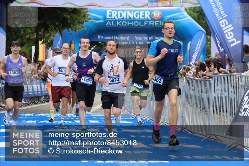 29.06.2025 - hella hamburg halbmarathon Strokosch-Dieckow http://msf.ph/oto/8453018 29.06.2025 10:37:09 Ziel 4860, 5003, 5923, 6123, 6458, 7482, 8362, 9178, 10190, 10738, 11120, 11423, 12900, 13972, 15178, 15410, 16992, 17137, 17658, 17726 meine-sportfotos.de