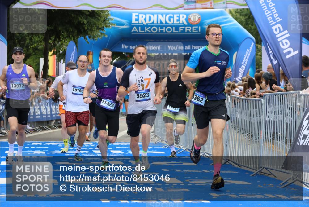 29.06.2025 - hella hamburg halbmarathon Strokosch-Dieckow http://msf.ph/oto/8453046 29.06.2025 10:37:09 Ziel 4860, 5003, 5923, 6123, 6458, 7482, 8362, 9178, 10190, 10738, 11120, 11423, 12900, 13972, 15178, 15410, 16992, 17137, 17658, 17726 meine-sportfotos.de