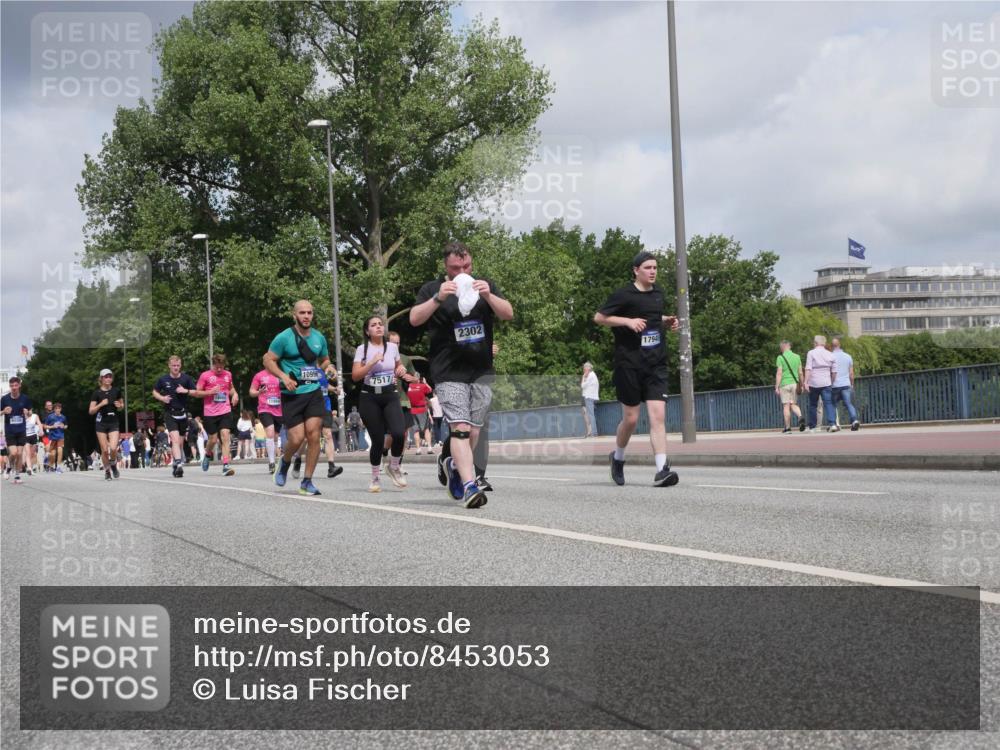 29.06.2025 - hella hamburg halbmarathon Luisa Fischer http://msf.ph/oto/8453053 29.06.2025 10:33:35 Kennedybrücke 6556, 11984, 10996, 7517, 2302, 17945, 2302, 6556, 7517, 9095, 9830 meine-sportfotos.de