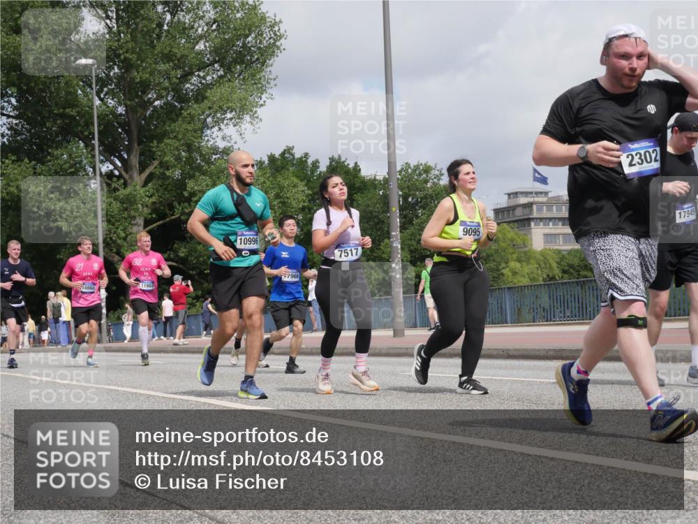 29.06.2025 - hella hamburg halbmarathon Luisa Fischer http://msf.ph/oto/8453108 29.06.2025 10:33:37 Kennedybrücke 21, 18860, 32, 11984, 10996, 7966, 7517, 9095, 2302, 17945, 2302, 6556, 7517, 9095, 9830 meine-sportfotos.de