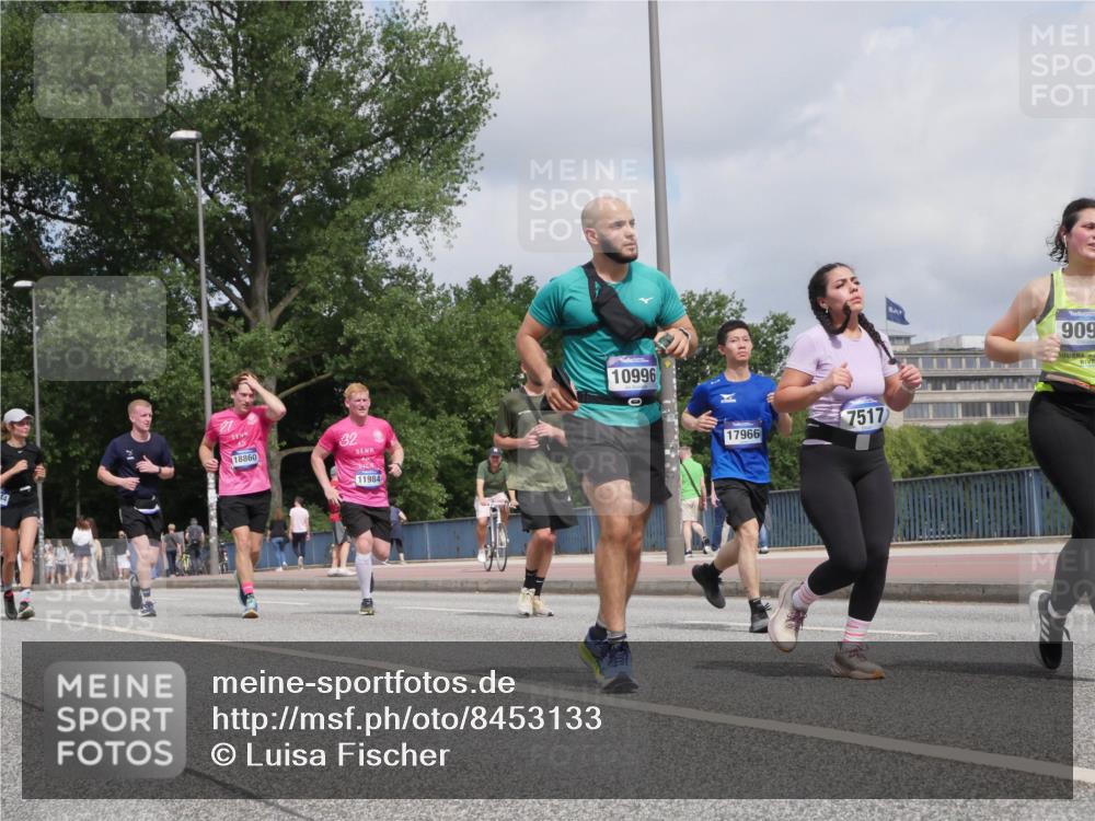 29.06.2025 - hella hamburg halbmarathon Luisa Fischer http://msf.ph/oto/8453133 29.06.2025 10:33:38 Kennedybrücke 21, 18860, 32, 11984, 10996, 17966, 7517, 909, 2302, 6556, 7517, 9095, 9830 meine-sportfotos.de