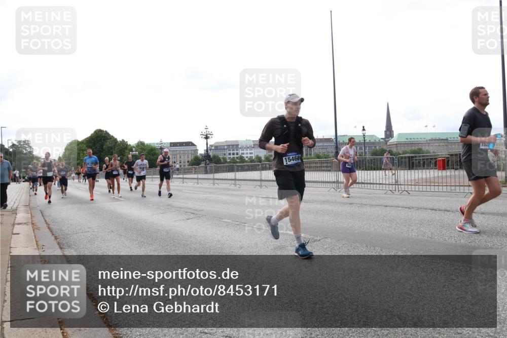 29.06.2025 - hella hamburg halbmarathon Lena Gebhardt http://msf.ph/oto/8453171 29.06.2025 10:31:05 Lombardsbrücke 15466, 152, 1059, 1292, 1472, 1773, 1979, 2097, 2268, 2414, 2505, 2569, 2914, 3131, 3281, 4198, 4561, 4817, 5437, 5943, 6057, 6195, 6556, 6620, 6787, 7071, 7120, 7351, 7604, 8050, 8072, 8073, 8757, 9576, 9830, 10111, 10989, 11981, 11984, 11988, 12384, 12627, 14095, 14216, 14349, 14803, 15299, 15466, 15589, 15725, 16457, 17224, 17463, 17509, 17587, 17742, 17966, 18362, 18795, 18860, 19052, 19226 meine-sportfotos.de