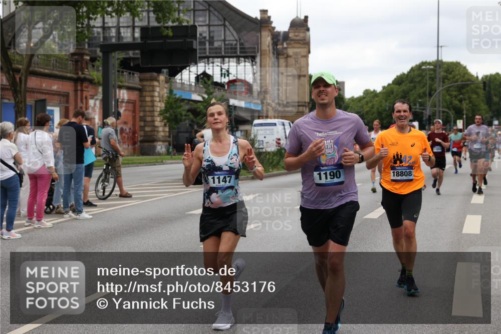 29.06.2025 - hella hamburg halbmarathon Yannick Fuchs http://msf.ph/oto/8453176 29.06.2025 10:56:02 20KM 1128, 1135, 1138, 1147, 1190, 3097, 3921, 4095, 4859, 5547, 6580, 6815, 7658, 8154, 9131, 9297, 9718, 9928, 10194, 10797, 11670, 11968, 12567, 13868, 13958, 14574, 15252, 15291, 15539, 15686, 15859, 15908, 16292, 17532, 17939, 17955, 18000, 18551, 18599, 18799, 18808, 18919 meine-sportfotos.de