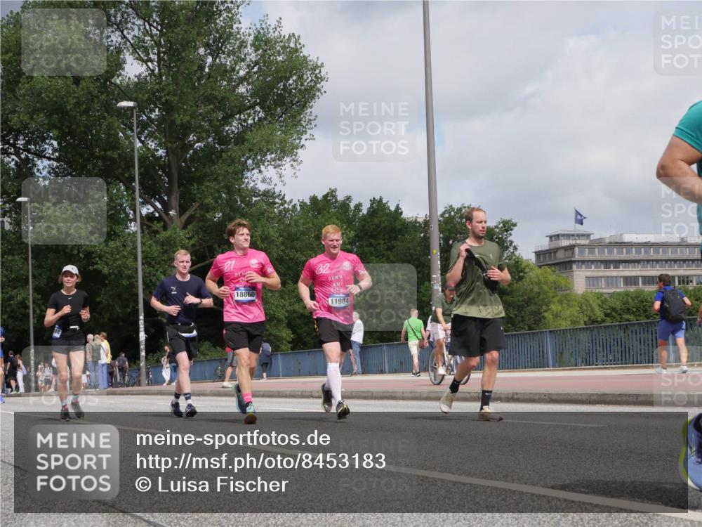 29.06.2025 - hella hamburg halbmarathon Luisa Fischer http://msf.ph/oto/8453183 29.06.2025 10:33:40 Kennedybrücke 21, 18860, 32, 11984, 2302, 6556, 7071, 7517, 9095, 9576, 9830 meine-sportfotos.de