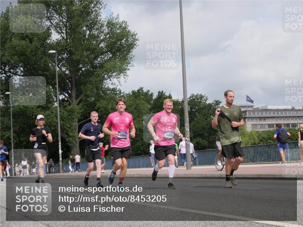 29.06.2025 - hella hamburg halbmarathon Luisa Fischer http://msf.ph/oto/8453205 29.06.2025 10:33:40 Kennedybrücke 21, 8860, 82, 11984, 2302, 6556, 7071, 7517, 9095, 9576, 9830 meine-sportfotos.de