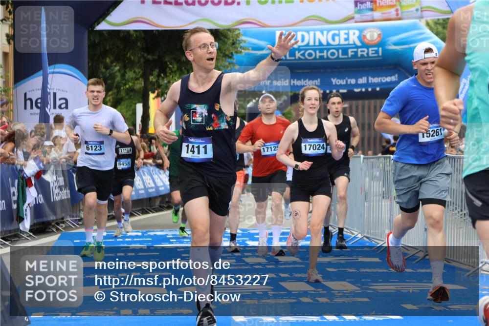 29.06.2025 - hella hamburg halbmarathon Strokosch-Dieckow http://msf.ph/oto/8453227 29.06.2025 10:37:00 Ziel 1385, 1411, 3959, 5307, 5315, 6123, 6458, 7482, 9178, 10738, 11120, 11620, 14691, 15261, 15410, 16992, 17024, 17125, 17658 meine-sportfotos.de
