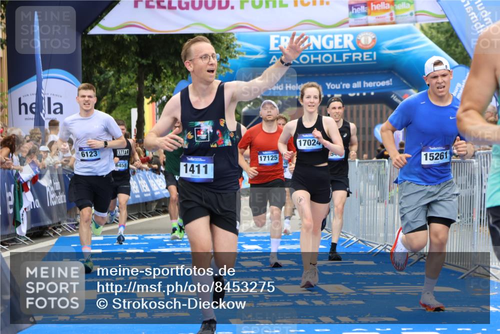 29.06.2025 - hella hamburg halbmarathon Strokosch-Dieckow http://msf.ph/oto/8453275 29.06.2025 10:37:00 Ziel 1385, 1411, 3959, 5307, 5315, 6123, 6458, 7482, 9178, 10738, 11120, 11620, 14691, 15261, 15410, 16992, 17024, 17125, 17658 meine-sportfotos.de