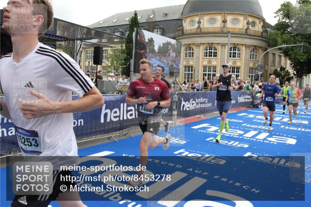 29.06.2025 - hella hamburg halbmarathon Michael Strokosch http://msf.ph/oto/8453278 29.06.2025 10:30:39 Ziel 2460, 2851, 3845, 7231, 8318, 11413, 12049, 15253, 17322, 18235 meine-sportfotos.de
