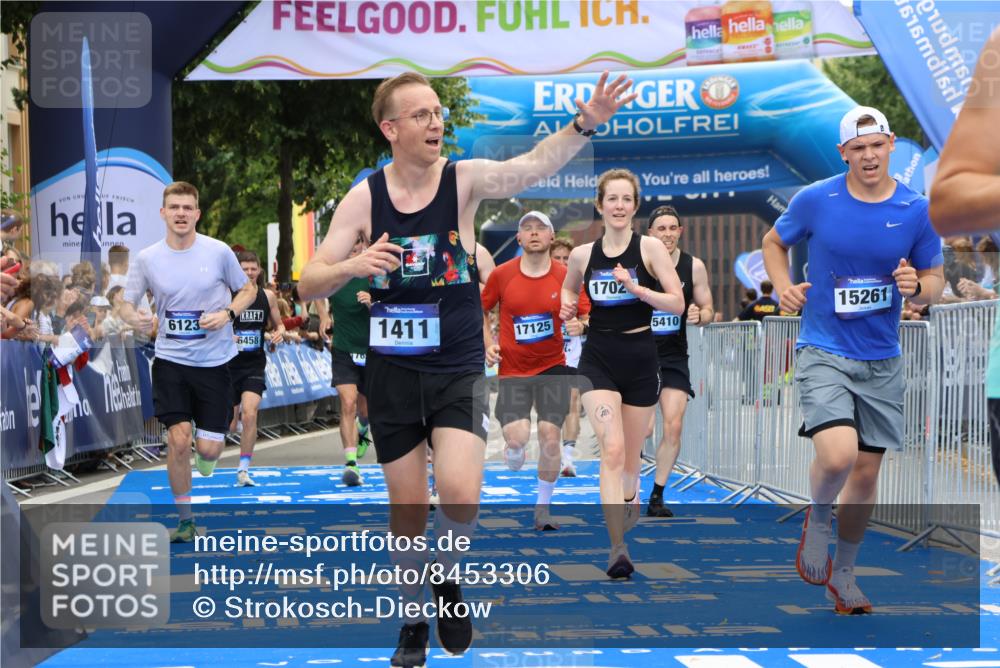 29.06.2025 - hella hamburg halbmarathon Strokosch-Dieckow http://msf.ph/oto/8453306 29.06.2025 10:37:00 Ziel 1385, 1411, 3959, 5307, 5315, 6123, 6458, 7482, 9178, 10738, 11120, 11620, 14691, 15261, 15410, 16992, 17024, 17125, 17658 meine-sportfotos.de