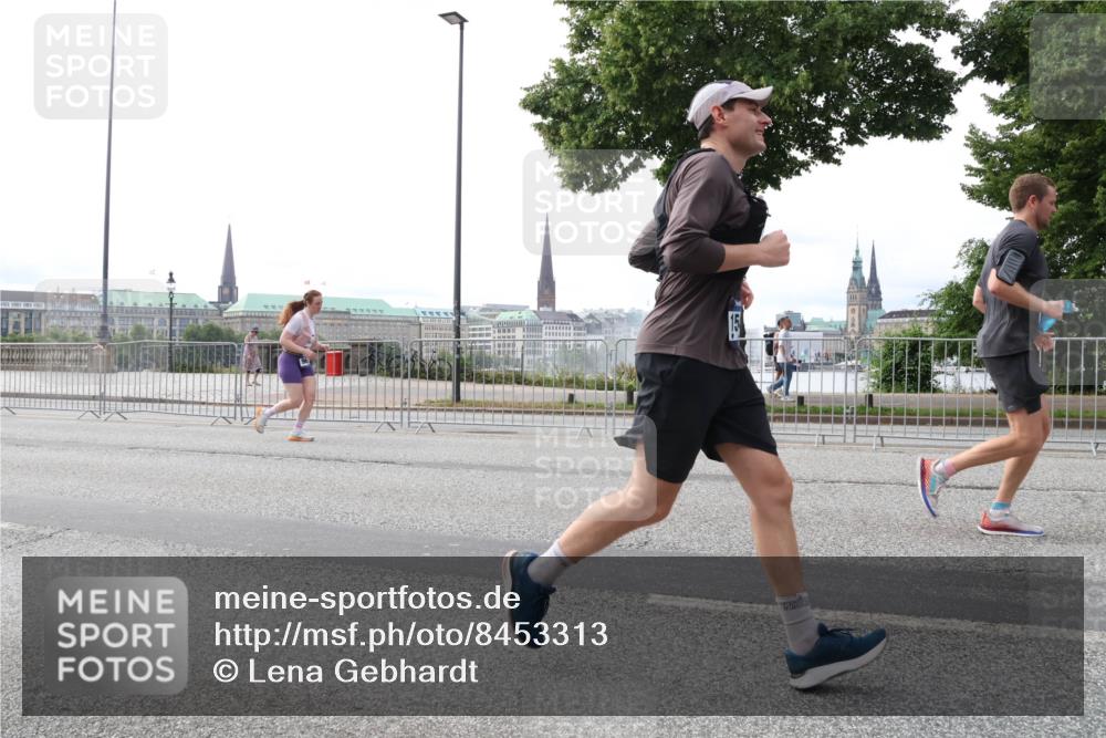 29.06.2025 - hella hamburg halbmarathon Lena Gebhardt http://msf.ph/oto/8453313 29.06.2025 10:31:06 Lombardsbrücke 1059, 1292, 1472, 1773, 1979, 2097, 2268, 2414, 2505, 2569, 2914, 3131, 3281, 4198, 4561, 4817, 5437, 5943, 6057, 6078, 6195, 6556, 6620, 6787, 7071, 7120, 7351, 7604, 8050, 8072, 8073, 8757, 9576, 9830, 10111, 10989, 11981, 11984, 11988, 12384, 12627, 14095, 14216, 14349, 14803, 15299, 15466, 15589, 15725, 16457, 17224, 17463, 17509, 17587, 17742, 17966, 18362, 18795, 18860, 19052, 19226 meine-sportfotos.de