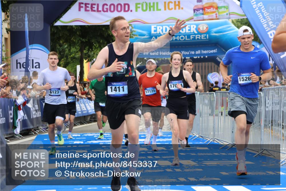 29.06.2025 - hella hamburg halbmarathon Strokosch-Dieckow http://msf.ph/oto/8453337 29.06.2025 10:37:00 Ziel 1385, 1411, 3959, 5307, 5315, 6123, 6458, 7482, 9178, 10738, 11120, 11620, 14691, 15261, 15410, 16992, 17024, 17125, 17658 meine-sportfotos.de