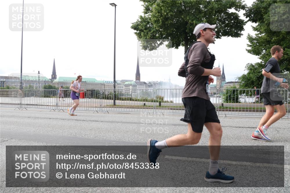 29.06.2025 - hella hamburg halbmarathon Lena Gebhardt http://msf.ph/oto/8453338 29.06.2025 10:31:06 Lombardsbrücke 1059, 1292, 1472, 1773, 1979, 2097, 2268, 2414, 2505, 2569, 2914, 3131, 3281, 4198, 4561, 4817, 5437, 5943, 6057, 6078, 6195, 6556, 6620, 6787, 7071, 7120, 7351, 7604, 8050, 8072, 8073, 8757, 9576, 9830, 10111, 10989, 11981, 11984, 11988, 12384, 12627, 14095, 14216, 14349, 14803, 15299, 15466, 15589, 15725, 16457, 17224, 17463, 17509, 17587, 17742, 17966, 18362, 18795, 18860, 19052, 19226 meine-sportfotos.de