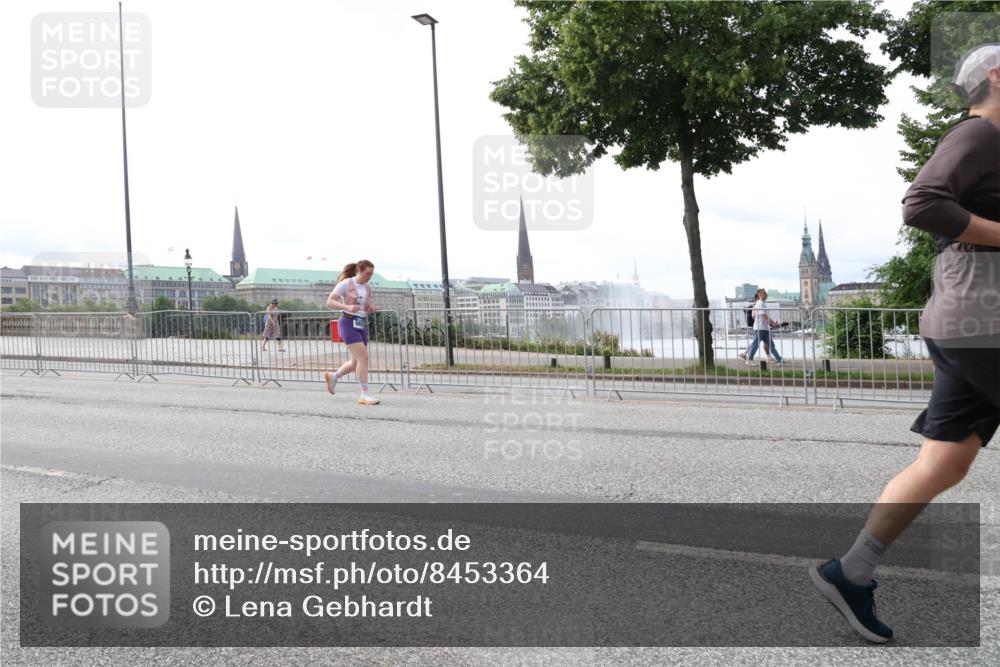 29.06.2025 - hella hamburg halbmarathon Lena Gebhardt http://msf.ph/oto/8453364 29.06.2025 10:31:07 Lombardsbrücke 1059, 1292, 1472, 1773, 1979, 2097, 2268, 2414, 2505, 2569, 2914, 3131, 3281, 4198, 4561, 4817, 5437, 5943, 6057, 6078, 6195, 6556, 6620, 6787, 7071, 7120, 7351, 7604, 8050, 8072, 8073, 8757, 9576, 9830, 10111, 10989, 11981, 11984, 11988, 12384, 12627, 14095, 14216, 14349, 14803, 15299, 15466, 15589, 15725, 16457, 17224, 17463, 17509, 17587, 17742, 17966, 18362, 18795, 18860, 19052, 19226 meine-sportfotos.de