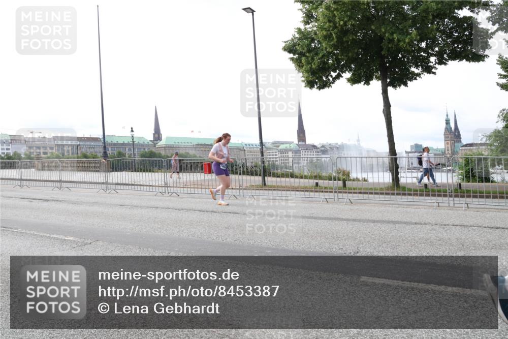 29.06.2025 - hella hamburg halbmarathon Lena Gebhardt http://msf.ph/oto/8453387 29.06.2025 10:31:07 Lombardsbrücke 1059, 1292, 1472, 1773, 1979, 2097, 2268, 2414, 2505, 2569, 2914, 3131, 3281, 4198, 4561, 4817, 5437, 5943, 6057, 6078, 6195, 6556, 6620, 6787, 7071, 7120, 7351, 7604, 8050, 8072, 8073, 8757, 9576, 9830, 10111, 10989, 11981, 11984, 11988, 12384, 12627, 14095, 14216, 14349, 14803, 15299, 15466, 15589, 15725, 16457, 17224, 17463, 17509, 17587, 17742, 17966, 18362, 18795, 18860, 19052, 19226 meine-sportfotos.de