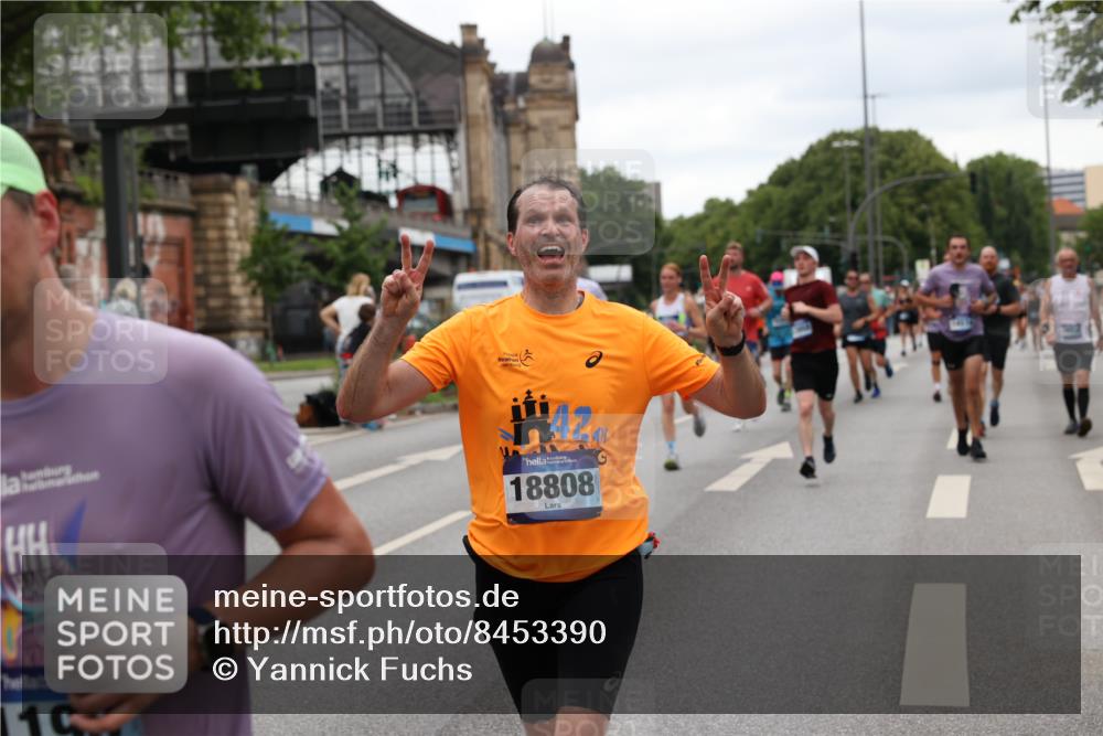 29.06.2025 - hella hamburg halbmarathon Yannick Fuchs http://msf.ph/oto/8453390 29.06.2025 10:56:03 20KM 1128, 1135, 1138, 1147, 1190, 3097, 3921, 4095, 4859, 5547, 6414, 6415, 6580, 6815, 7658, 8154, 9131, 9297, 9718, 9928, 10194, 10797, 11670, 11968, 12567, 13868, 13958, 14574, 15252, 15291, 15539, 15686, 15859, 15908, 16292, 17532, 17939, 17955, 18000, 18551, 18599, 18799, 18808, 18919 meine-sportfotos.de
