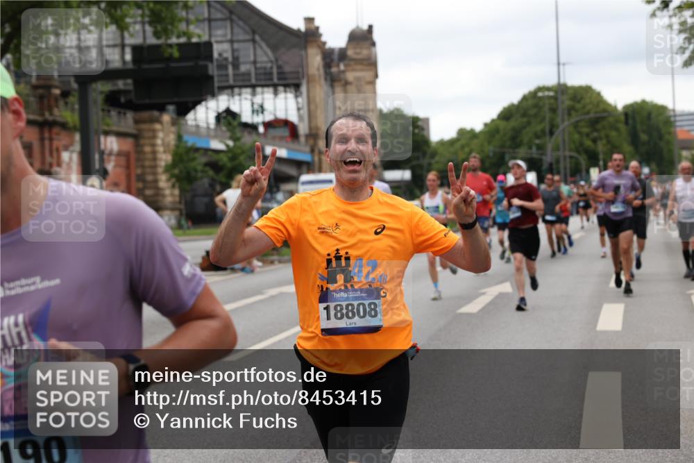29.06.2025 - hella hamburg halbmarathon Yannick Fuchs http://msf.ph/oto/8453415 29.06.2025 10:56:03 20KM 1128, 1135, 1138, 1147, 1190, 3097, 3921, 4095, 4859, 5547, 6414, 6415, 6580, 6815, 7658, 8154, 9131, 9297, 9718, 9928, 10194, 10797, 11670, 11968, 12567, 13868, 13958, 14574, 15252, 15291, 15539, 15686, 15859, 15908, 16292, 17532, 17939, 17955, 18000, 18551, 18599, 18799, 18808, 18919 meine-sportfotos.de