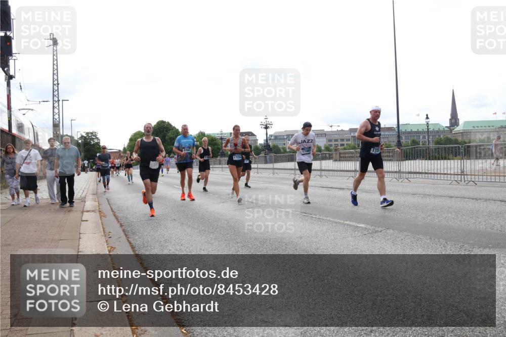 29.06.2025 - hella hamburg halbmarathon Lena Gebhardt http://msf.ph/oto/8453428 29.06.2025 10:31:08 Lombardsbrücke 17220, 17463, 1059, 1292, 1472, 1773, 1979, 2097, 2268, 2414, 2505, 2569, 2914, 3131, 3281, 4198, 4561, 4817, 5437, 5846, 5943, 6057, 6078, 6195, 6556, 6620, 6787, 7120, 7351, 7604, 8050, 8072, 8073, 8757, 9576, 9830, 10111, 10989, 11981, 11988, 12384, 12627, 14095, 14216, 14349, 14803, 15299, 15466, 15589, 15725, 16457, 16978, 17224, 17463, 17509, 17587, 17742, 17966, 18362, 18795, 18860, 19052, 19226 meine-sportfotos.de