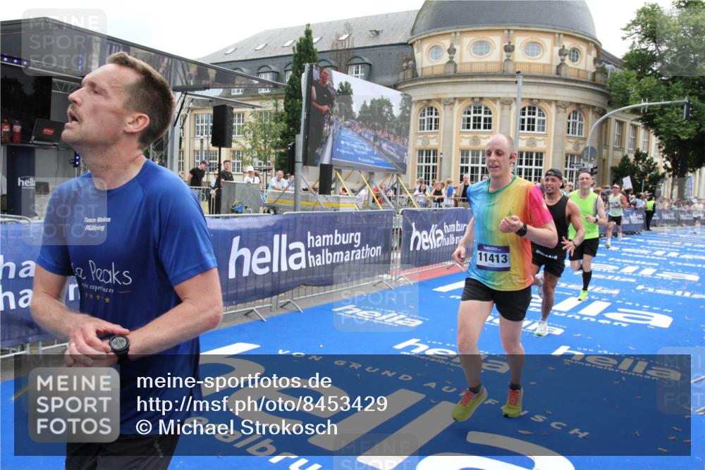29.06.2025 - hella hamburg halbmarathon Michael Strokosch http://msf.ph/oto/8453429 29.06.2025 10:30:41 Ziel 2460, 2851, 3845, 7231, 7481, 8318, 11413, 12049, 15253, 17322, 18235 meine-sportfotos.de