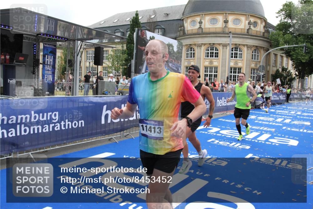 29.06.2025 - hella hamburg halbmarathon Michael Strokosch http://msf.ph/oto/8453452 29.06.2025 10:30:41 Ziel 2460, 2851, 3845, 7231, 7481, 8318, 11413, 12049, 15253, 17322, 18235 meine-sportfotos.de