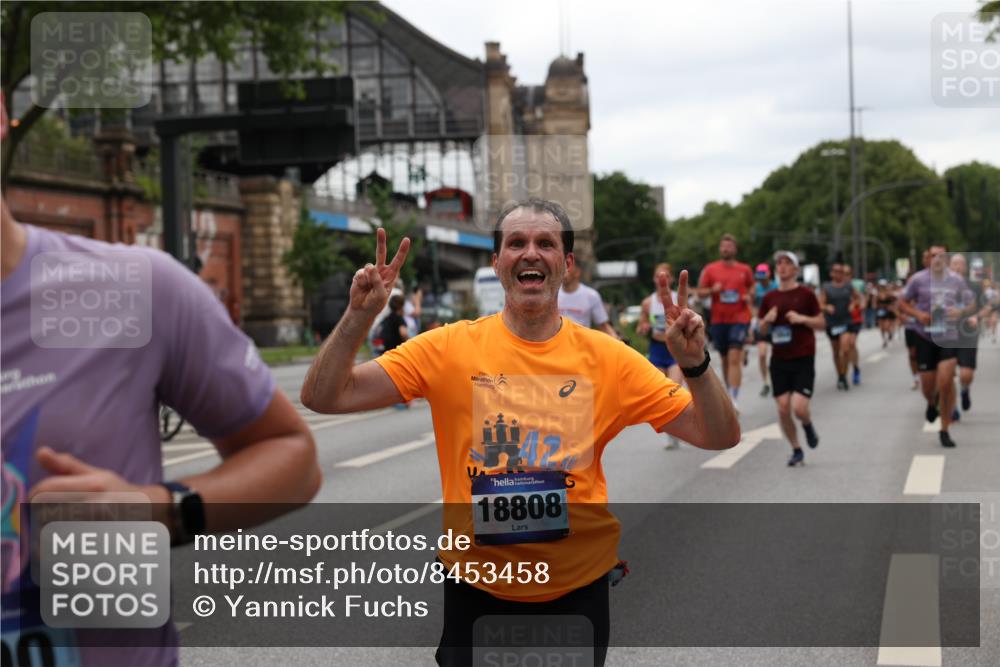29.06.2025 - hella hamburg halbmarathon Yannick Fuchs http://msf.ph/oto/8453458 29.06.2025 10:56:04 20KM 1006, 1128, 1135, 1138, 1147, 1190, 3097, 3921, 4095, 4859, 5547, 6414, 6415, 6580, 6815, 7658, 8154, 9131, 9297, 9718, 9928, 10194, 10797, 11670, 11968, 12567, 13868, 13958, 14456, 14574, 15252, 15291, 15539, 15686, 15859, 15908, 16292, 16808, 17383, 17532, 17939, 17955, 18000, 18551, 18599, 18799, 18808, 18919 meine-sportfotos.de