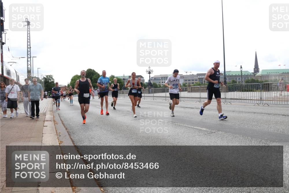 29.06.2025 - hella hamburg halbmarathon Lena Gebhardt http://msf.ph/oto/8453466 29.06.2025 10:31:08 Lombardsbrücke 17224, 1059, 1292, 1472, 1773, 1979, 2097, 2268, 2414, 2505, 2569, 2914, 3131, 3281, 4198, 4561, 4817, 5437, 5846, 5943, 6057, 6078, 6195, 6556, 6620, 6787, 7120, 7351, 7604, 8050, 8072, 8073, 8757, 9576, 9830, 10111, 10989, 11981, 11988, 12384, 12627, 14095, 14216, 14349, 14803, 15299, 15466, 15589, 15725, 16457, 16978, 17224, 17463, 17509, 17587, 17742, 17966, 18362, 18795, 18860, 19052, 19226 meine-sportfotos.de