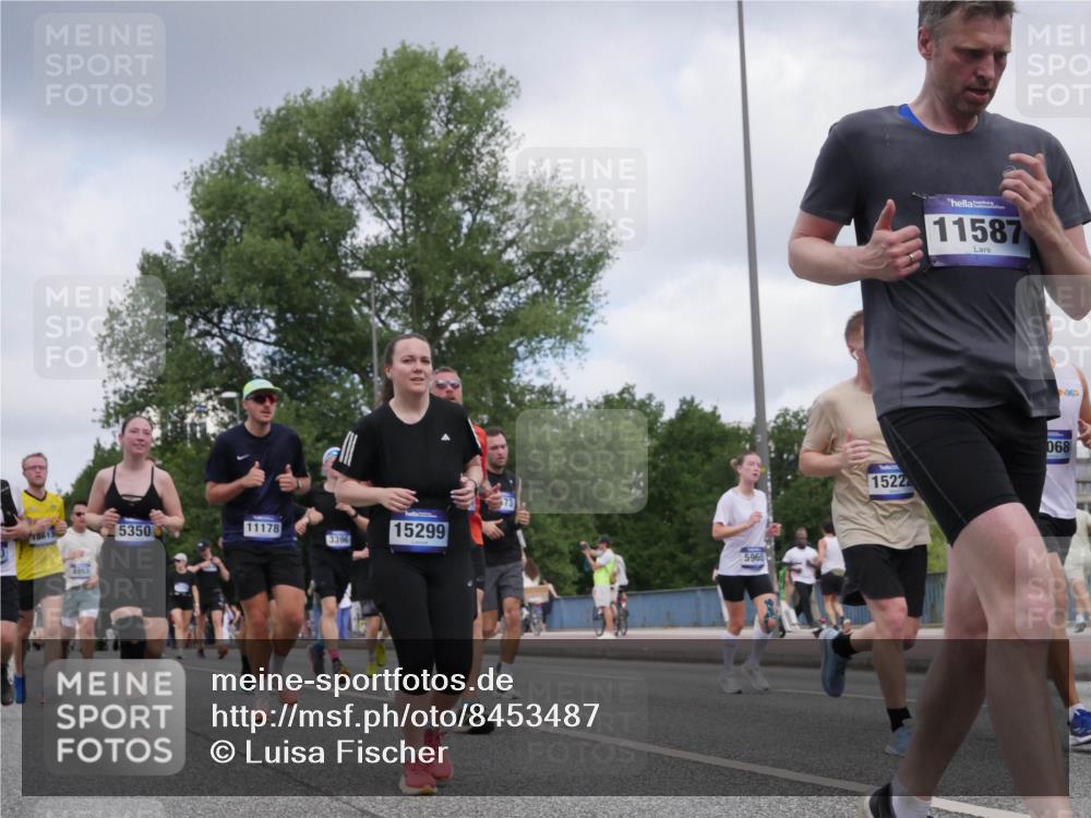 29.06.2025 - hella hamburg halbmarathon Luisa Fischer http://msf.ph/oto/8453487 29.06.2025 10:34:37 Kennedybrücke 4983, 5350, 11178, 3396, 15299, 5965, 11587, 1522, 068, 1844, 2831, 2832, 3396, 3424, 3571, 3681, 4877, 4953, 5165, 5350, 5846, 5965, 6160, 6573, 8806, 9078, 9104, 9183, 9883, 10240, 10435 meine-sportfotos.de
