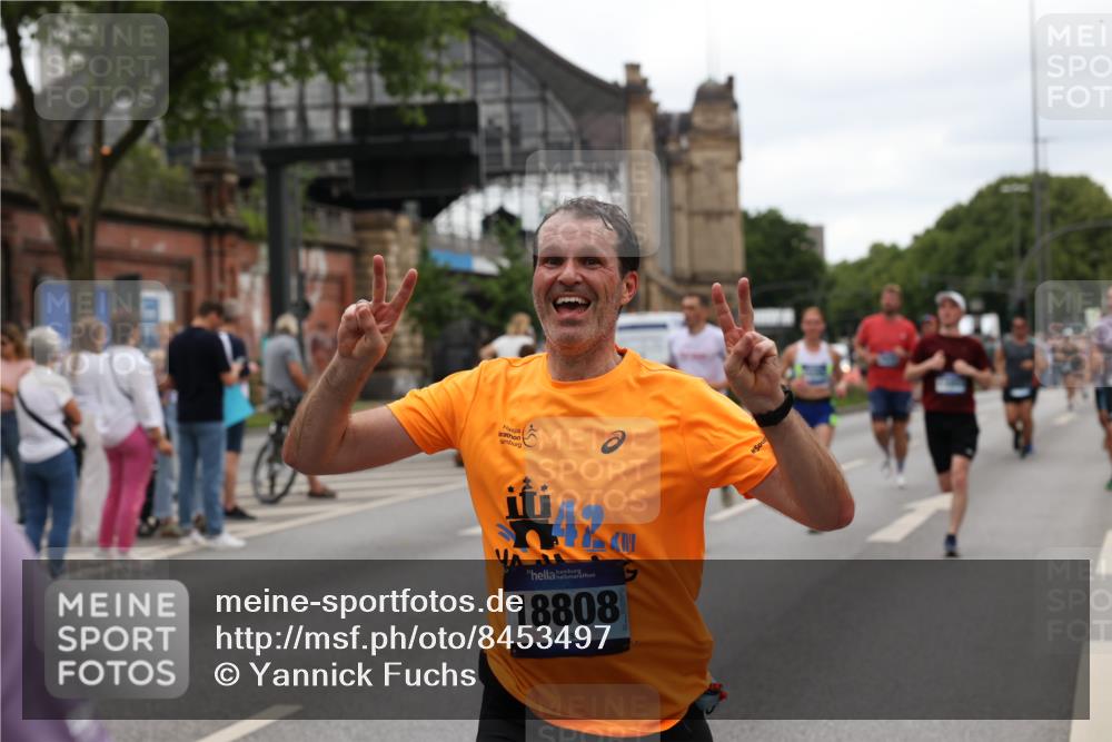 29.06.2025 - hella hamburg halbmarathon Yannick Fuchs http://msf.ph/oto/8453497 29.06.2025 10:56:04 20KM 1006, 1128, 1135, 1138, 1147, 1190, 3097, 3921, 4095, 4859, 5547, 6414, 6415, 6580, 6815, 7658, 8154, 9131, 9297, 9718, 9928, 10194, 10797, 11670, 11968, 12567, 13868, 13958, 14456, 14574, 15252, 15291, 15539, 15686, 15859, 15908, 16292, 16808, 17383, 17532, 17939, 17955, 18000, 18551, 18599, 18799, 18808, 18919 meine-sportfotos.de