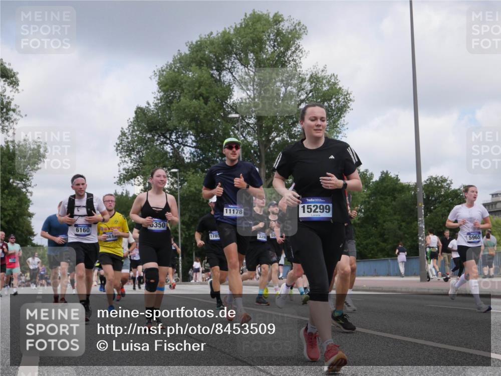 29.06.2025 - hella hamburg halbmarathon Luisa Fischer http://msf.ph/oto/8453509 29.06.2025 10:34:37 Kennedybrücke 6160, 6615, 11178, 5350, 1785, 339, 88, 15299, 5965, 1844, 2831, 2832, 3396, 3424, 3571, 3681, 4877, 4953, 5165, 5350, 5846, 5965, 6160, 6573, 8806, 9078, 9104, 9183, 9883, 10240, 10435 meine-sportfotos.de