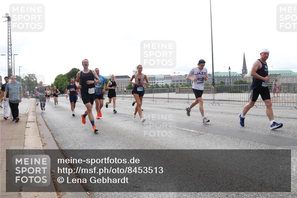 29.06.2025 - hella hamburg halbmarathon Lena Gebhardt http://msf.ph/oto/8453513 29.06.2025 10:31:09 Lombardsbrücke 2268, 17224, 17463, 1059, 1292, 1472, 1773, 1979, 2097, 2268, 2414, 2505, 2569, 2914, 3131, 3281, 4198, 4561, 4817, 5437, 5846, 5943, 6057, 6078, 6195, 6556, 6620, 6787, 7120, 7351, 7604, 8050, 8072, 8073, 8757, 9576, 9830, 10111, 10989, 11981, 11988, 12384, 12627, 14095, 14216, 14349, 14803, 15299, 15466, 15589, 15725, 16457, 16978, 17224, 17463, 17509, 17587, 17706, 17742, 17966, 18362, 18795, 19052, 19226 meine-sportfotos.de