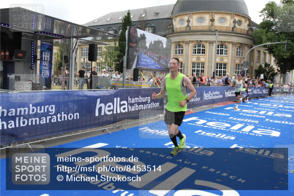 29.06.2025 - hella hamburg halbmarathon Michael Strokosch http://msf.ph/oto/8453514 29.06.2025 10:30:42 Ziel 2851, 3845, 7231, 7481, 8318, 11413, 12049, 17322, 18235 meine-sportfotos.de