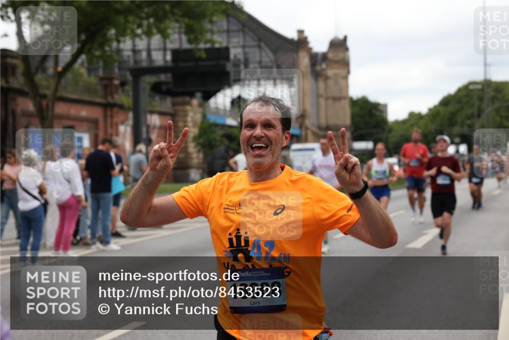 29.06.2025 - hella hamburg halbmarathon Yannick Fuchs http://msf.ph/oto/8453523 29.06.2025 10:56:04 20KM 1006, 1128, 1135, 1138, 1147, 1190, 3097, 3921, 4095, 4859, 5547, 6414, 6415, 6580, 6815, 7658, 8154, 9131, 9297, 9718, 9928, 10194, 10797, 11670, 11968, 12567, 13868, 13958, 14456, 14574, 15252, 15291, 15539, 15686, 15859, 15908, 16292, 16808, 17383, 17532, 17939, 17955, 18000, 18551, 18599, 18799, 18808, 18919 meine-sportfotos.de