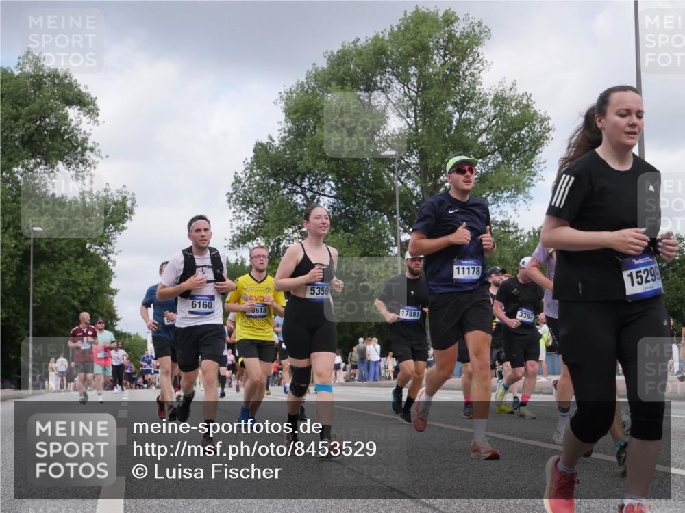 29.06.2025 - hella hamburg halbmarathon Luisa Fischer http://msf.ph/oto/8453529 29.06.2025 10:34:38 Kennedybrücke 3613, 5350, 17851, 6160, 11178, 3397, 15299, 1844, 2831, 2832, 3396, 3424, 3571, 3681, 4877, 4953, 5165, 5350, 5846, 5965, 6160, 6573, 8806, 9078, 9104, 9183, 9883, 10240, 10435 meine-sportfotos.de