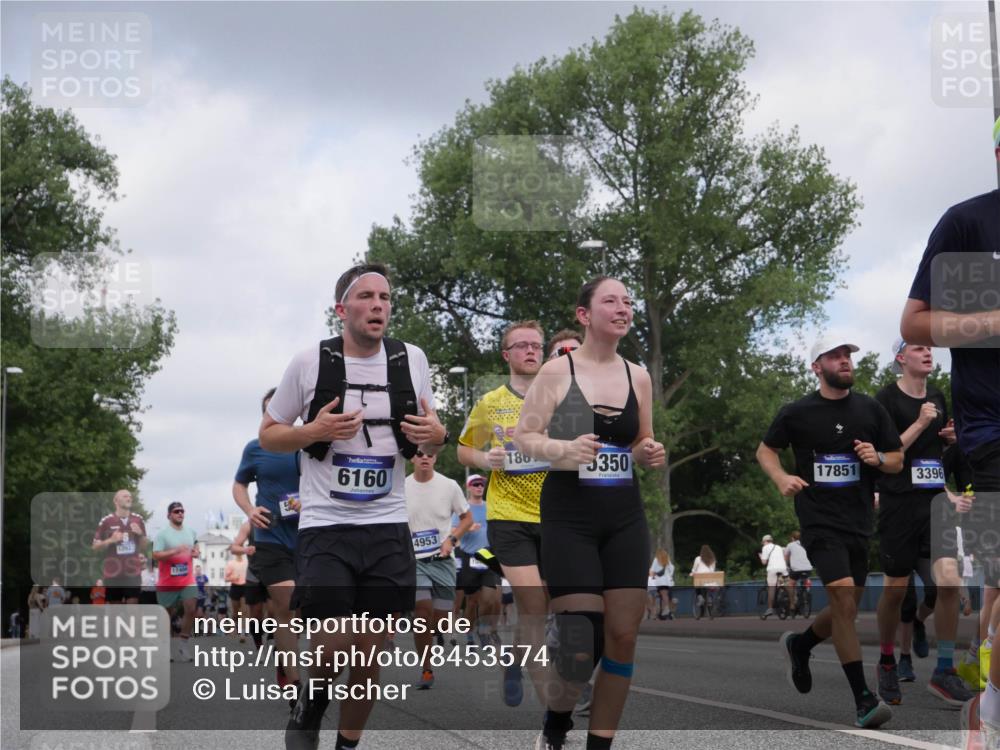 29.06.2025 - hella hamburg halbmarathon Luisa Fischer http://msf.ph/oto/8453574 29.06.2025 10:34:39 Kennedybrücke 12627, 6160, 186, 4953, 350, 17851, 3396, 1844, 2831, 2832, 3396, 3571, 3681, 4877, 4953, 5165, 5350, 5846, 5965, 6160, 6573, 8806, 9078, 9104, 9883, 10240, 10435 meine-sportfotos.de