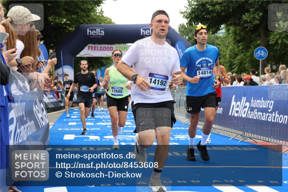 29.06.2025 - hella hamburg halbmarathon Strokosch-Dieckow http://msf.ph/oto/8453608 29.06.2025 10:48:11 Ziel 1914, 4324, 4711, 7599, 8916, 9544, 9626, 9638, 9770, 11211, 11467, 12685, 14192, 14797, 14814, 15590, 15629, 15735, 15973, 15981, 16094, 16149, 16269, 18963, 19127 meine-sportfotos.de