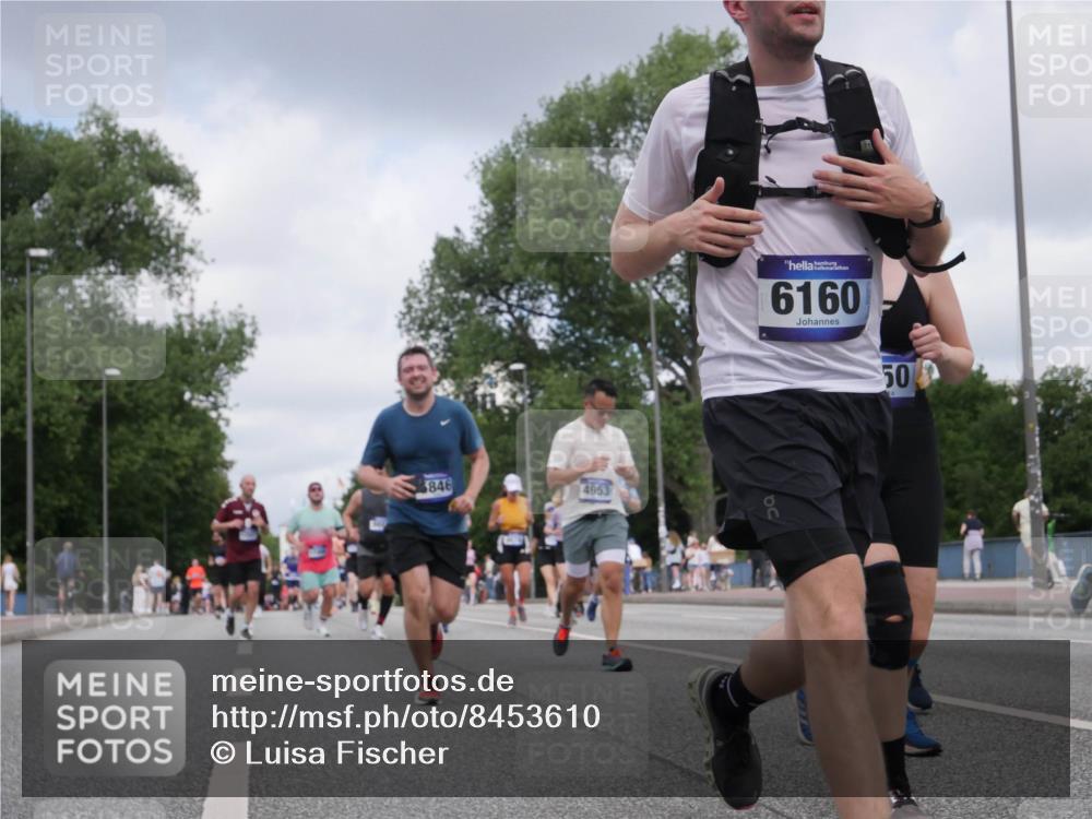 29.06.2025 - hella hamburg halbmarathon Luisa Fischer http://msf.ph/oto/8453610 29.06.2025 10:34:40 Kennedybrücke 5846, 4953, 6160, 50, 1844, 2831, 2832, 3396, 3571, 3681, 4877, 4953, 5165, 5350, 5846, 5965, 6160, 6573, 8806, 9078, 9104, 9883, 10240, 10435 meine-sportfotos.de