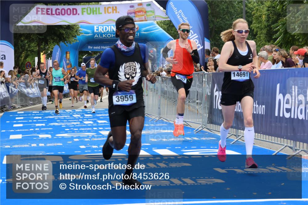 29.06.2025 - hella hamburg halbmarathon Strokosch-Dieckow http://msf.ph/oto/8453626 29.06.2025 10:36:55 Ziel 1385, 1411, 3959, 5307, 5315, 6123, 7310, 11620, 13141, 14691, 15261, 15939, 17024, 17125, 18384 meine-sportfotos.de