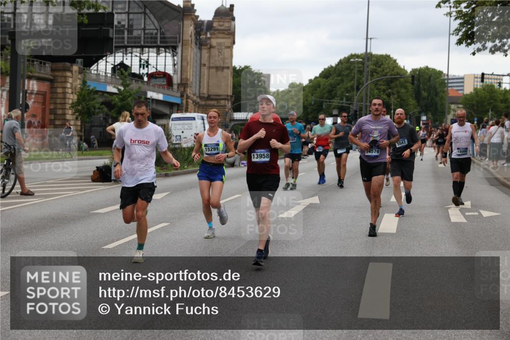 29.06.2025 - hella hamburg halbmarathon Yannick Fuchs http://msf.ph/oto/8453629 29.06.2025 10:56:05 20KM 1006, 1128, 1135, 1138, 1147, 1190, 3097, 3921, 4095, 4859, 5547, 6414, 6415, 6580, 6815, 7658, 8154, 9131, 9297, 9718, 9928, 10194, 10797, 11670, 11968, 12567, 13868, 13958, 14456, 14574, 15252, 15291, 15539, 15686, 15859, 15908, 16292, 16808, 17383, 17532, 17939, 17955, 18000, 18551, 18599, 18799, 18808, 18919 meine-sportfotos.de
